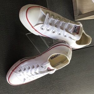 Converse White canvas low sneaker with red and navy trim
